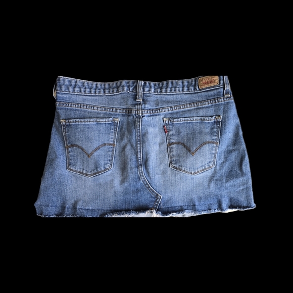 Maurices Red V-Neck Women's Sweater And Levis Mini Skirt - Picture 3 of 3